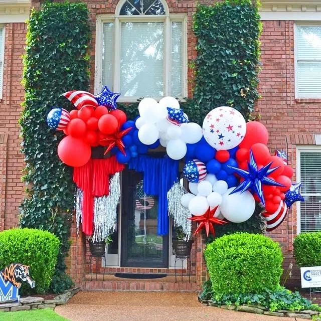 4th of July outdoor decorations video with American flag details