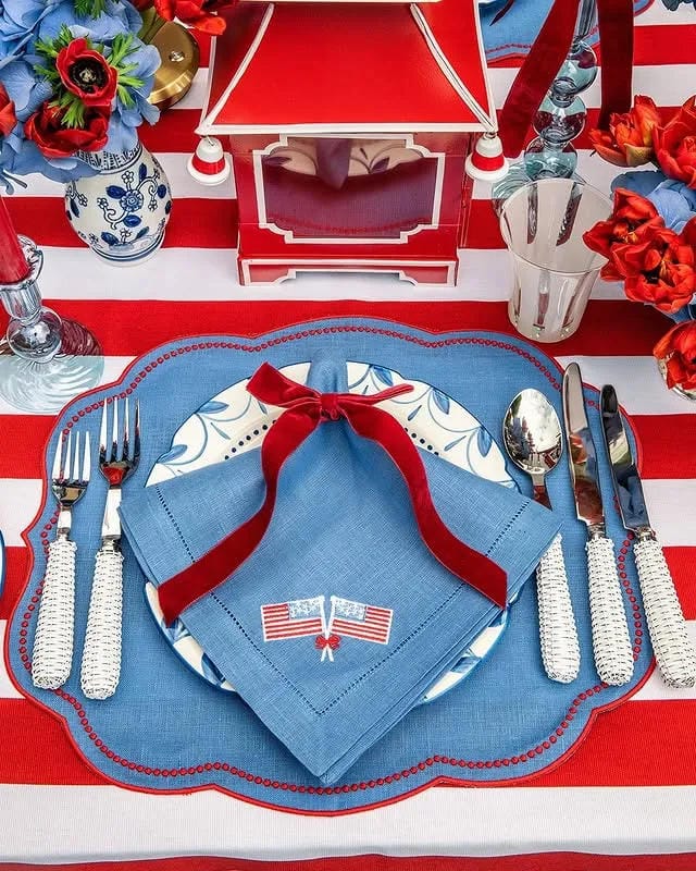 red white and blue table decor ideas