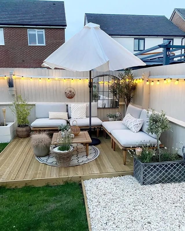 outdoor patio idea with lounge area