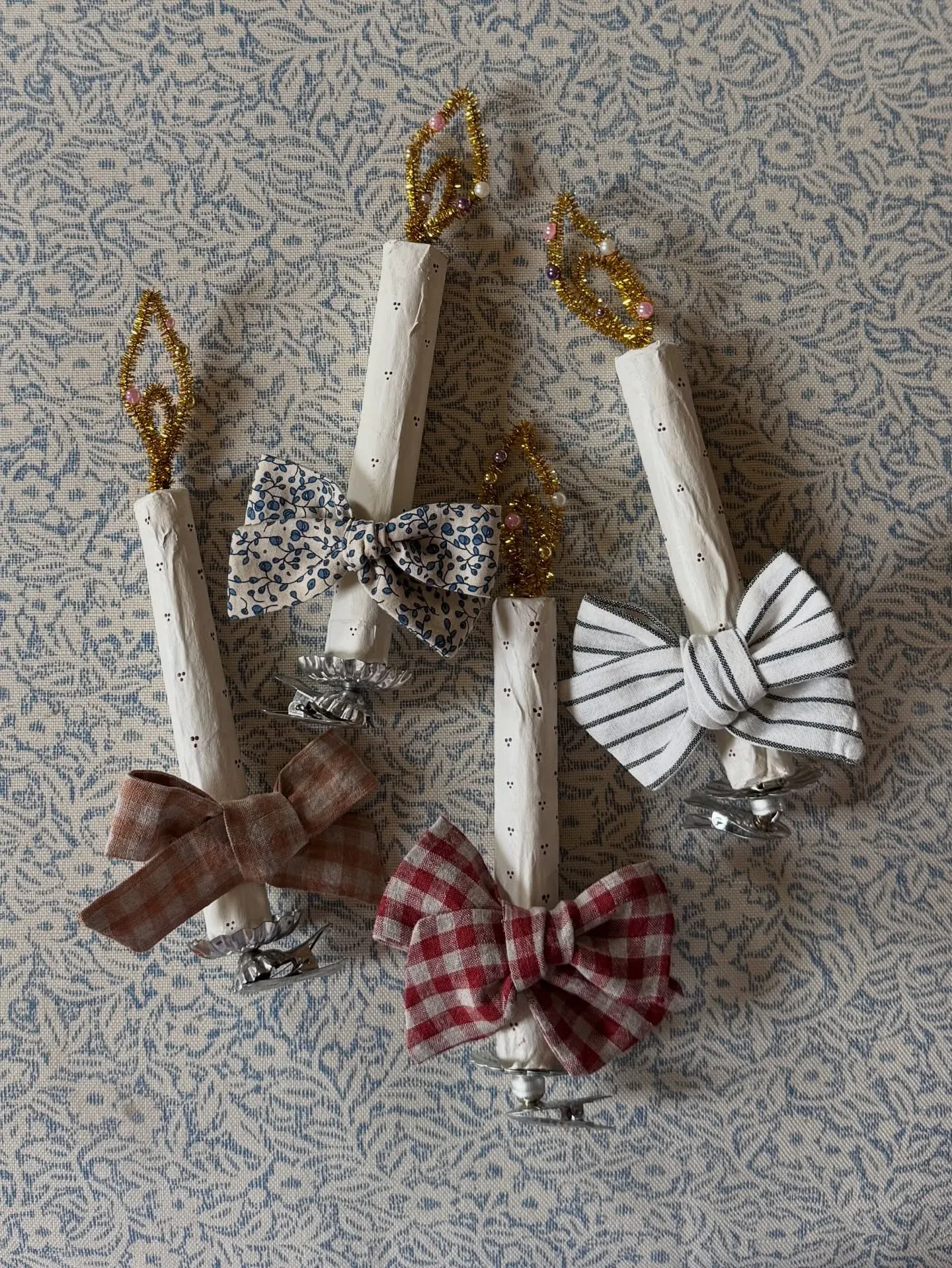 paper mache candles DIY Christmas craft ideas