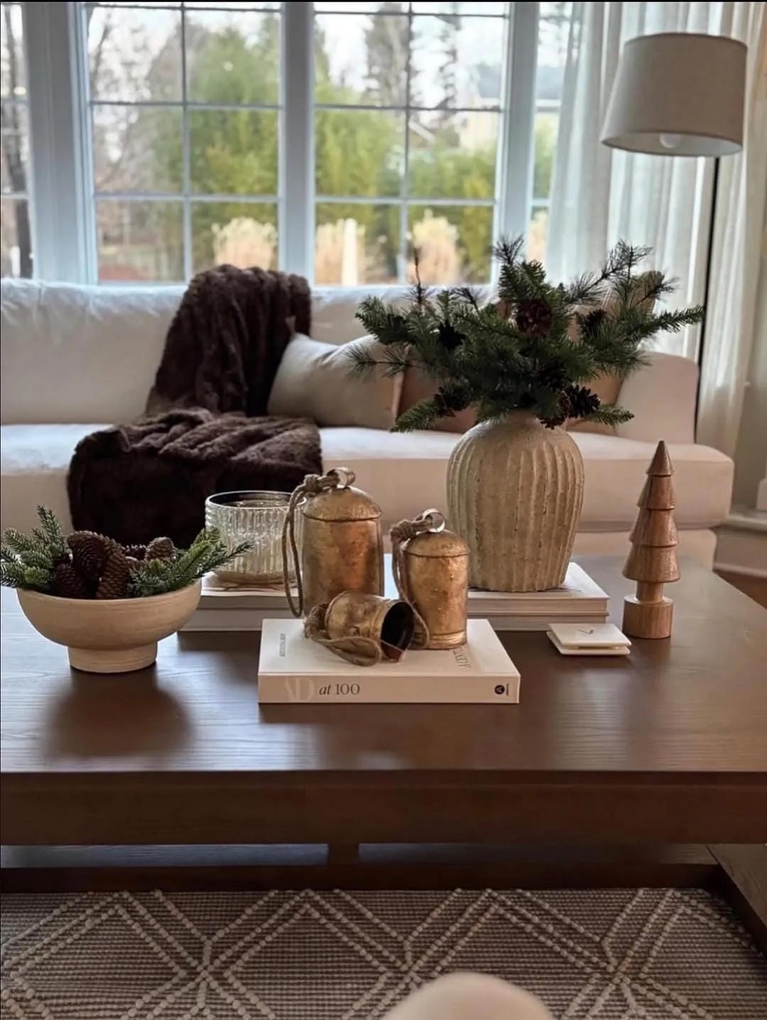 spring coffee table decor