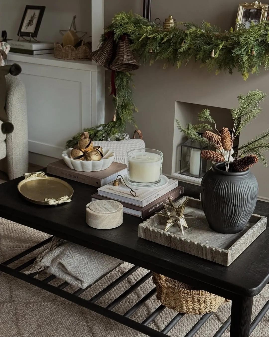 apartment-friendly outdoor christmas decor