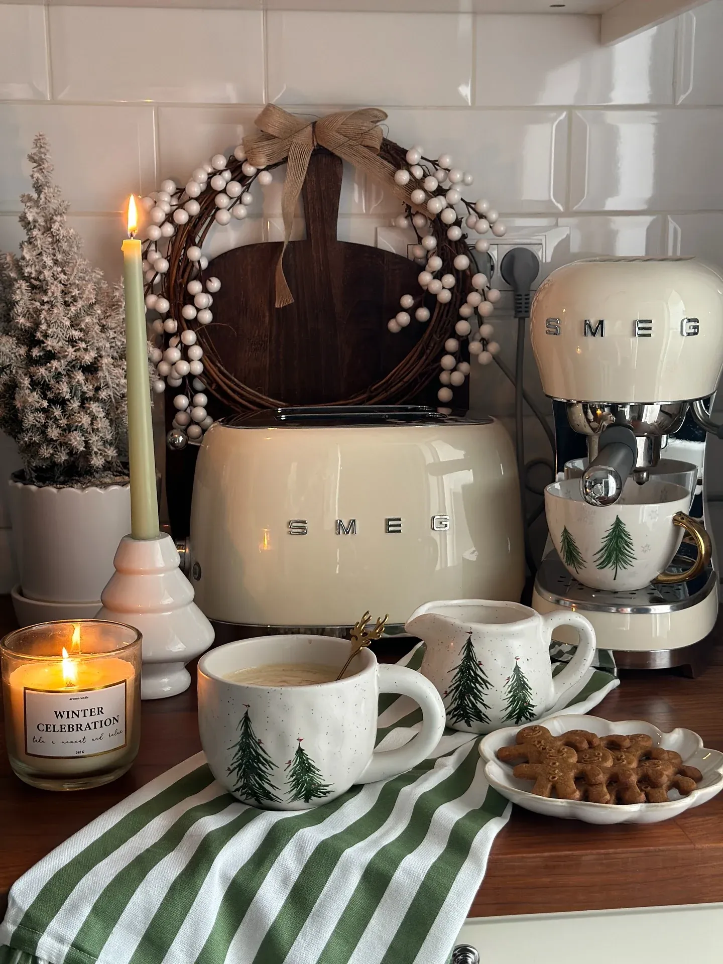 Christmas kitchen bows christmas kitchen decor ideas