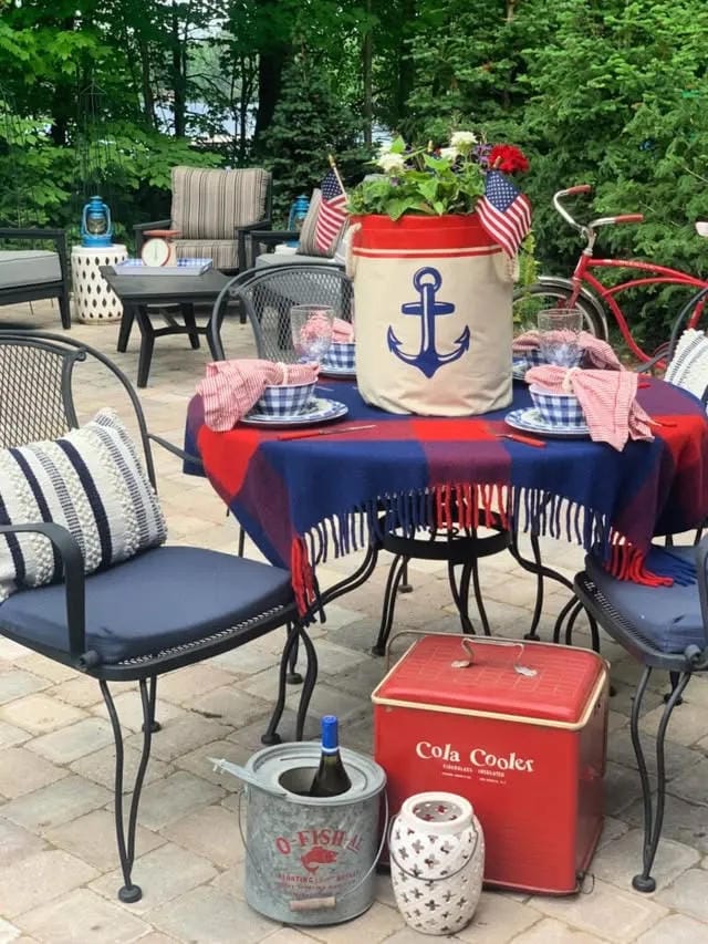 4th of July backyard party video with family cookout styling