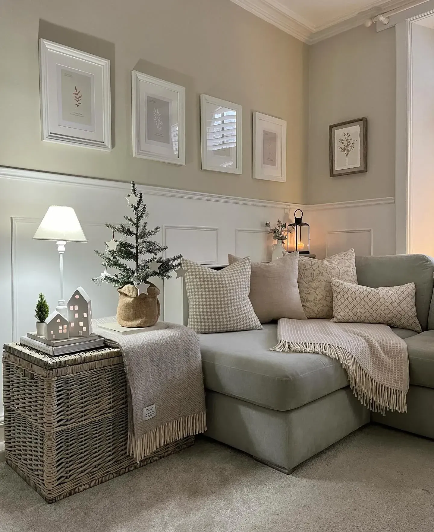 living room above couch decor ideas
