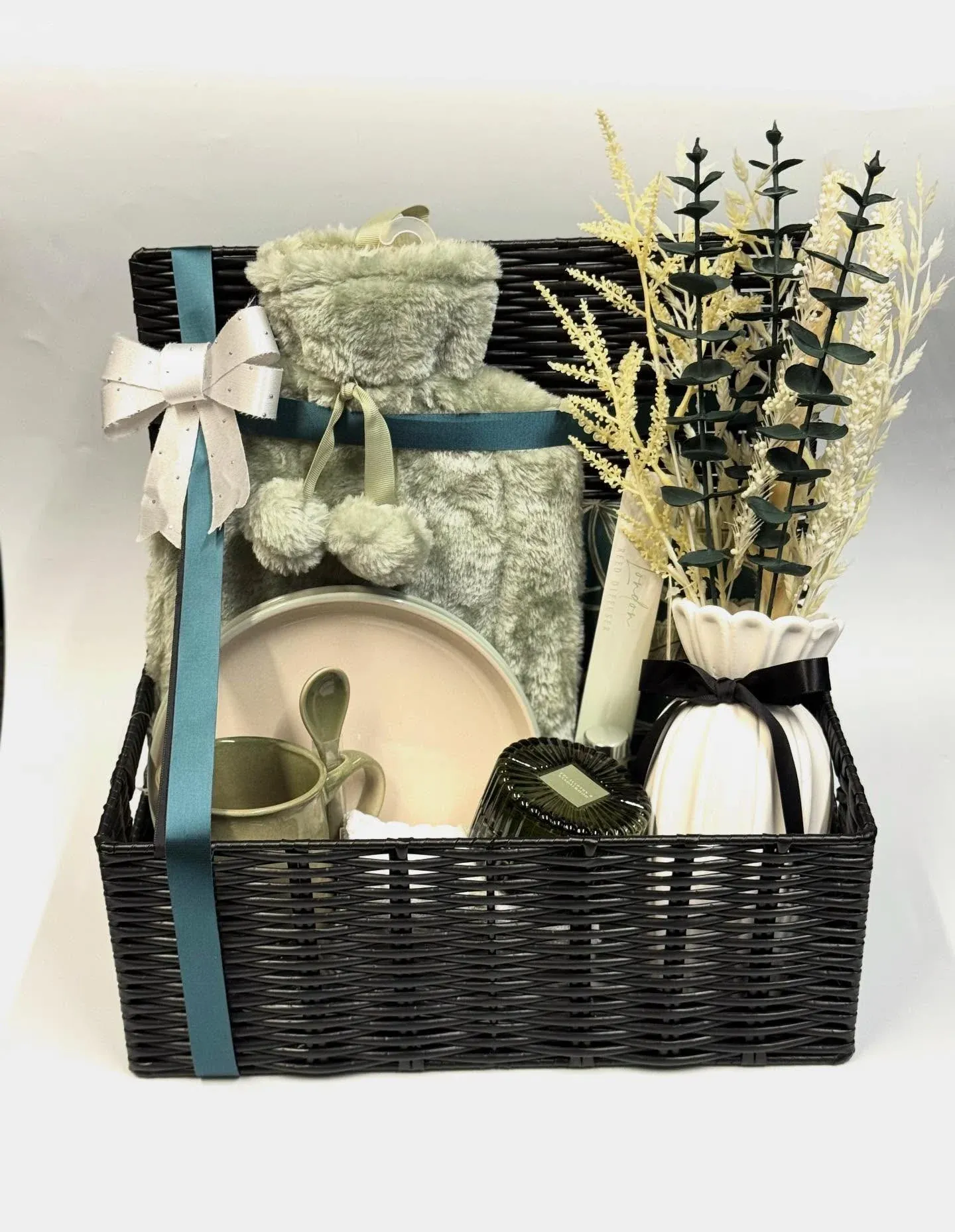 modern housewarming gift basket ideas