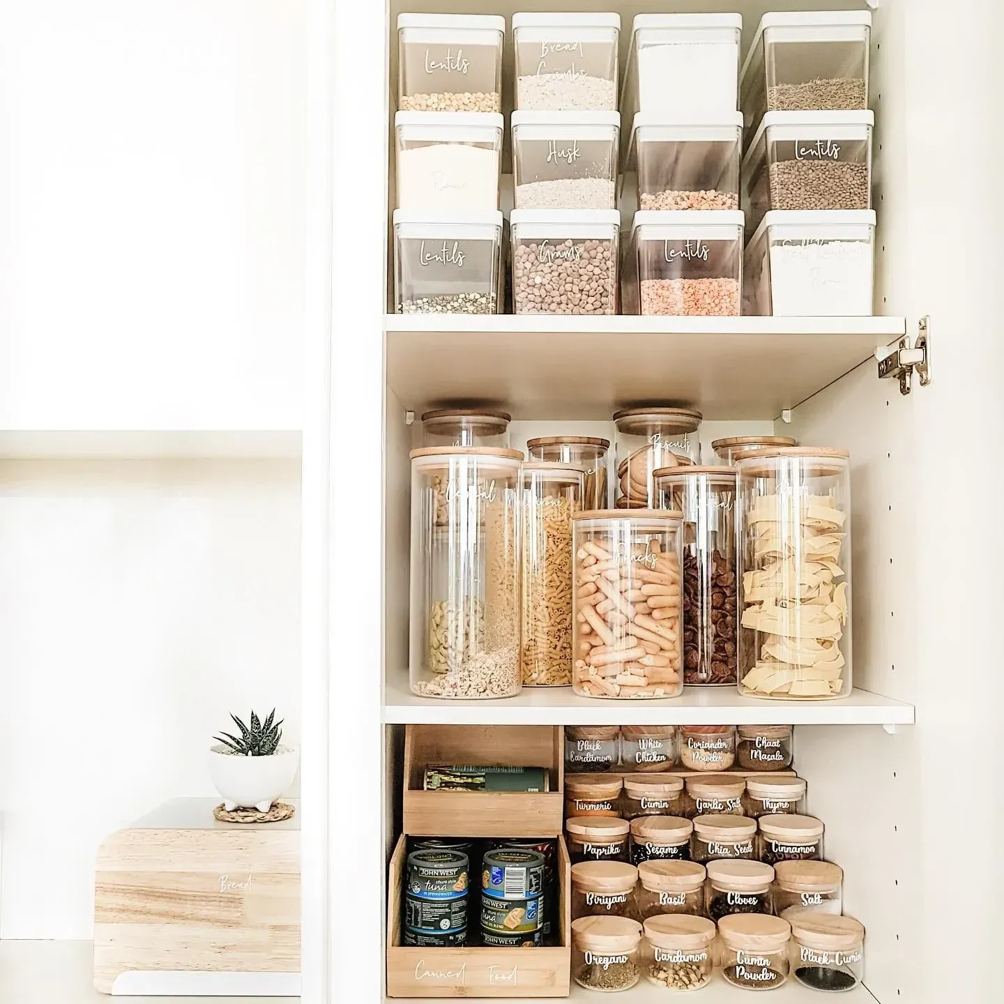 organized small pantry organization ideas