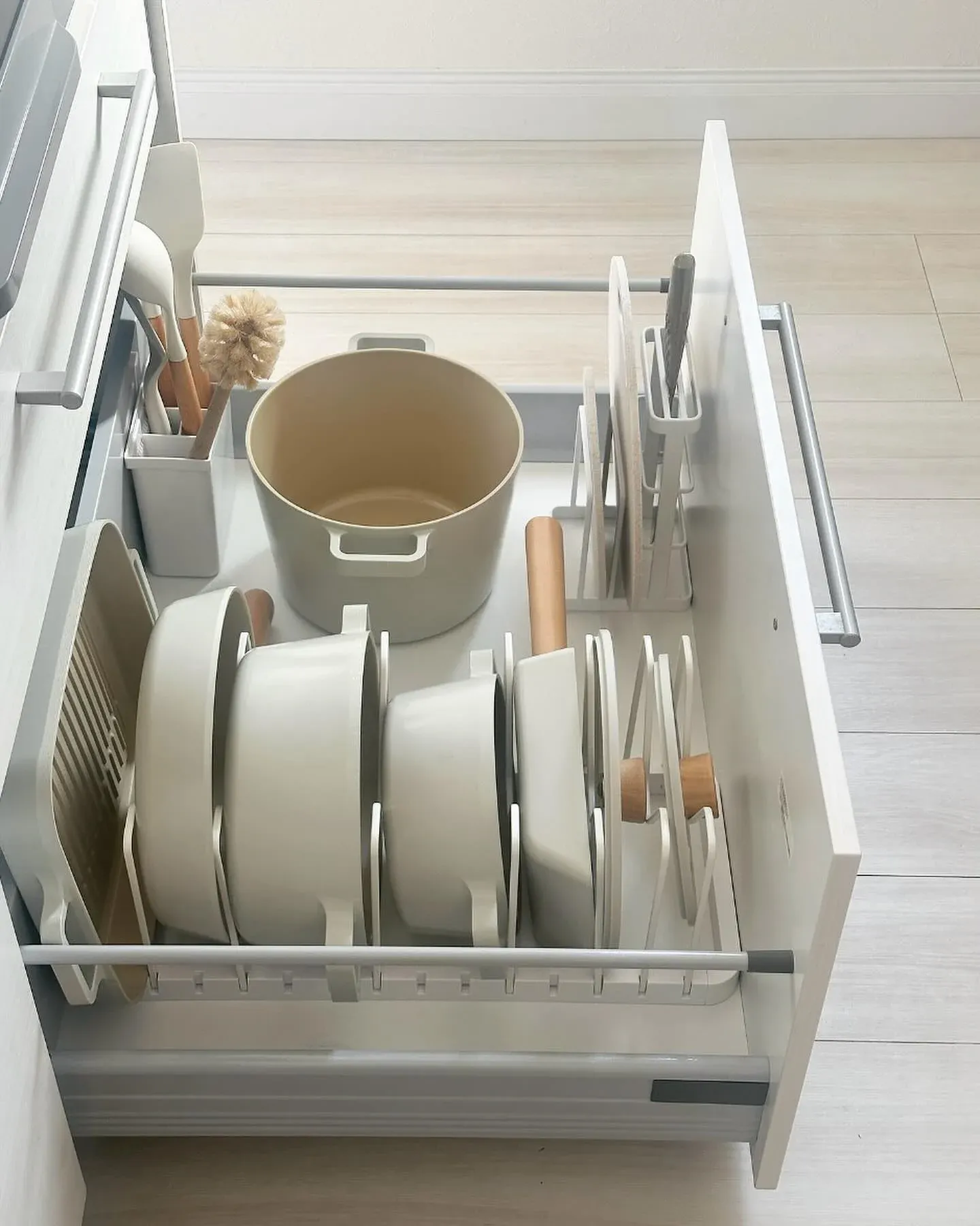 pull out small kitchen cabinet organization ideas