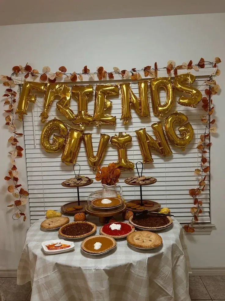 fall friendsgiving decor ideas