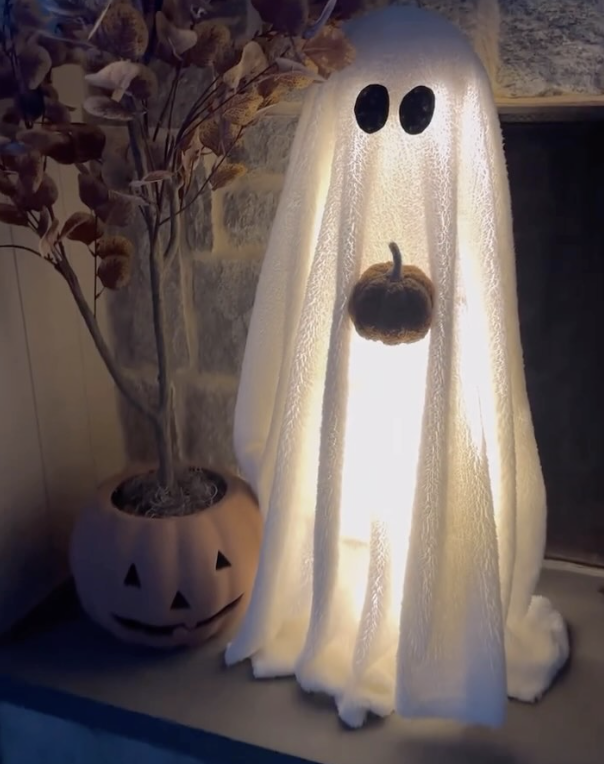 Halloween decorations for dining room