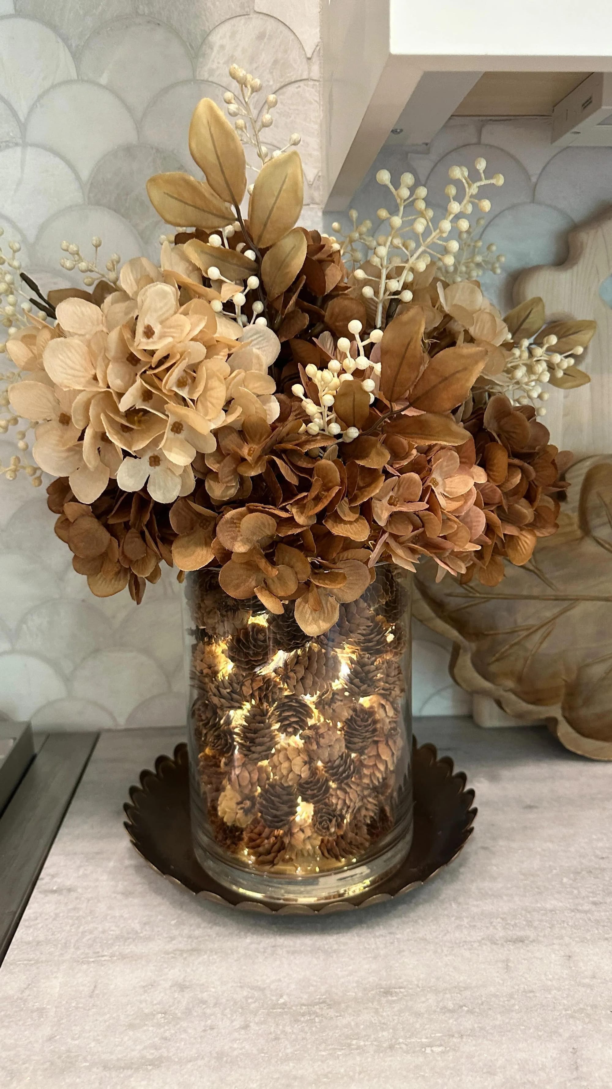 fall flower arrangement ideas with dried hydrangeas in a glass vase
