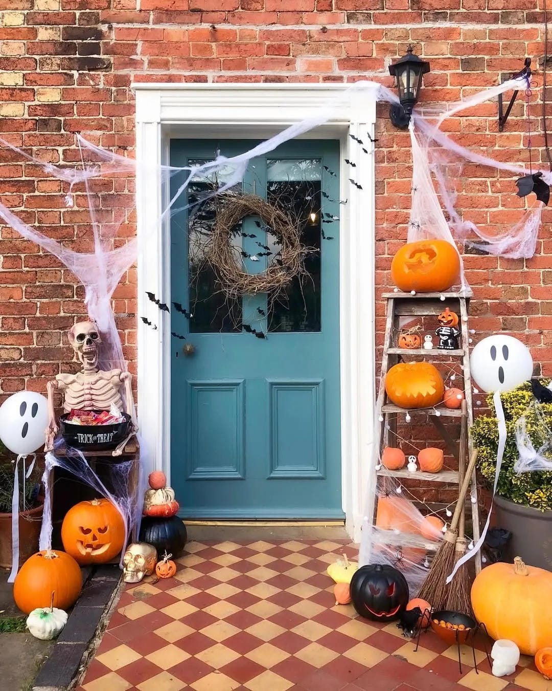 Outdoor spooky decorations