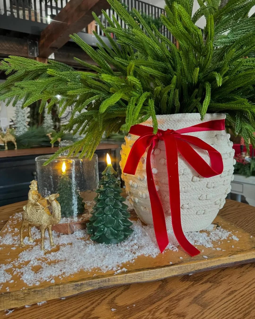 Red and gold Christmas table decor