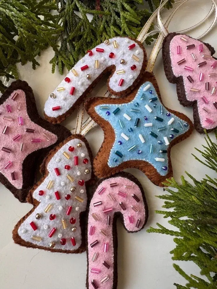 easy felt ornament diy Christmas craft ideas for adults