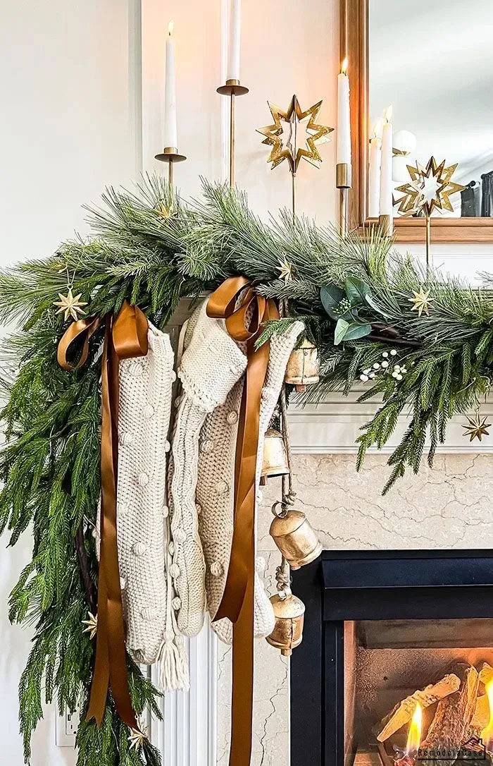 warm holiday mantel christmas fireplace decor ideas