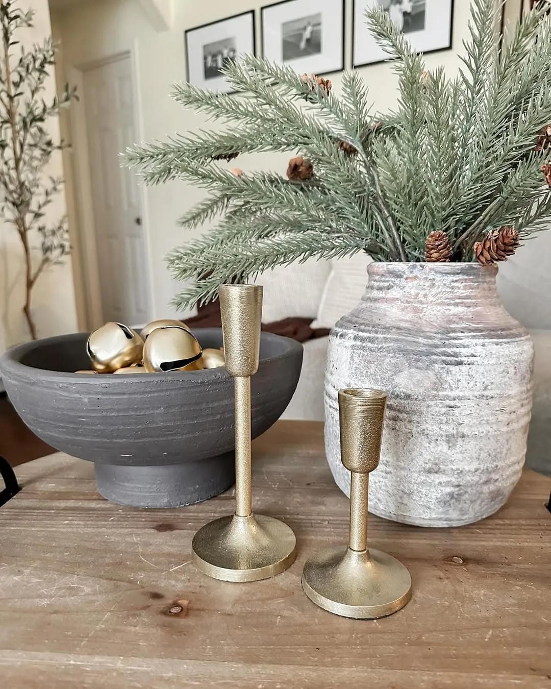 christmas coffee table arrangement