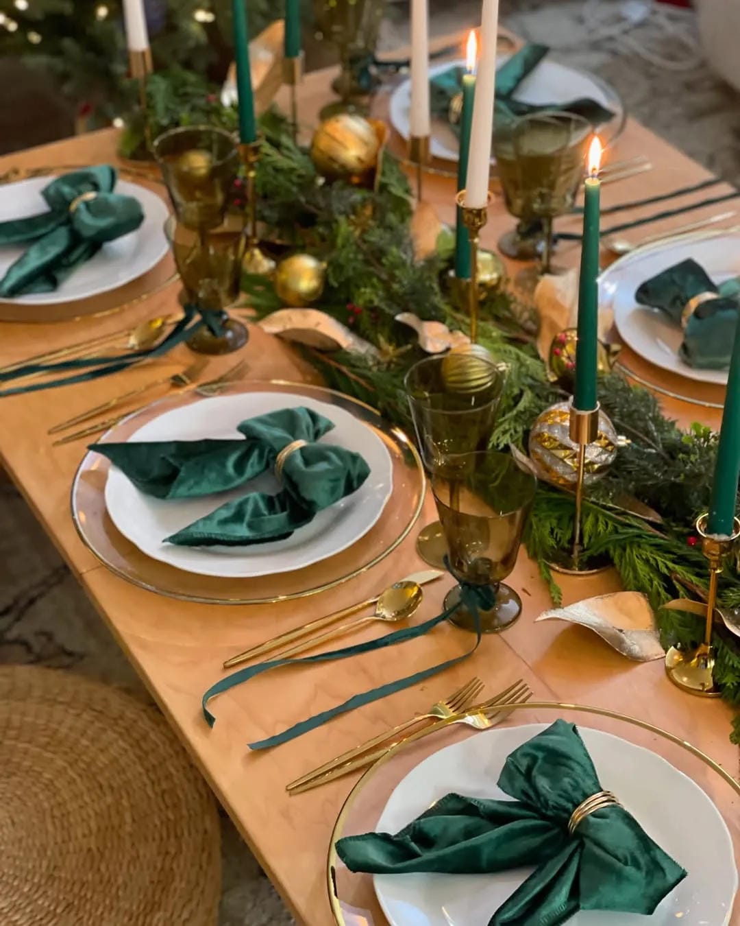 Rustic Christmas table decor