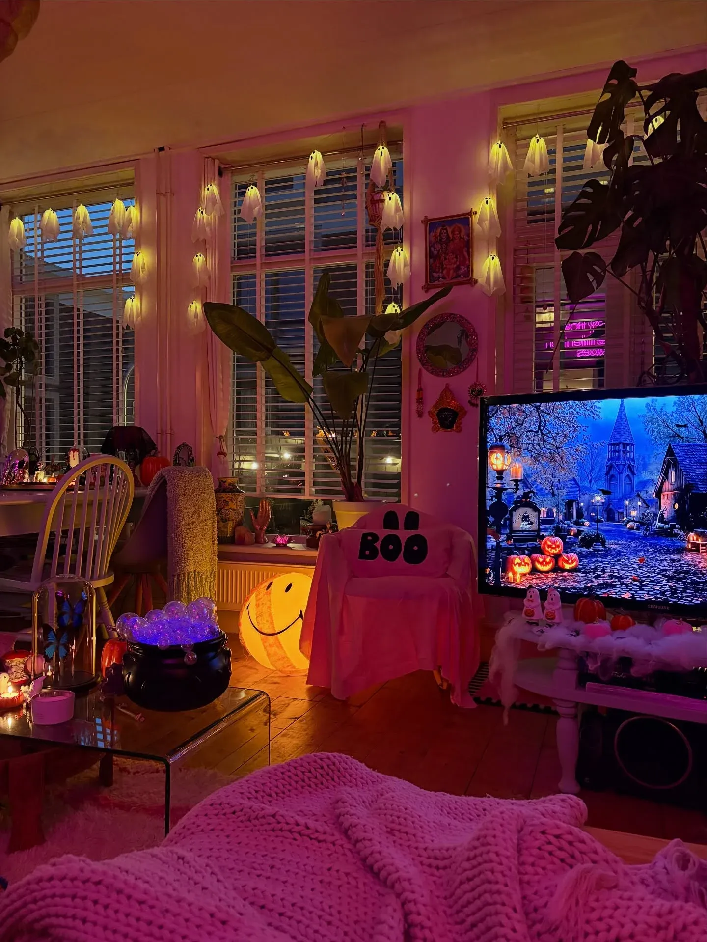 classic halloween living room ideas