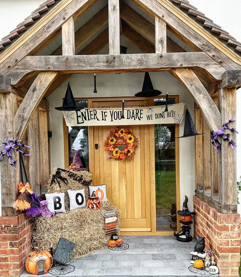 Outdoor Halloween decor