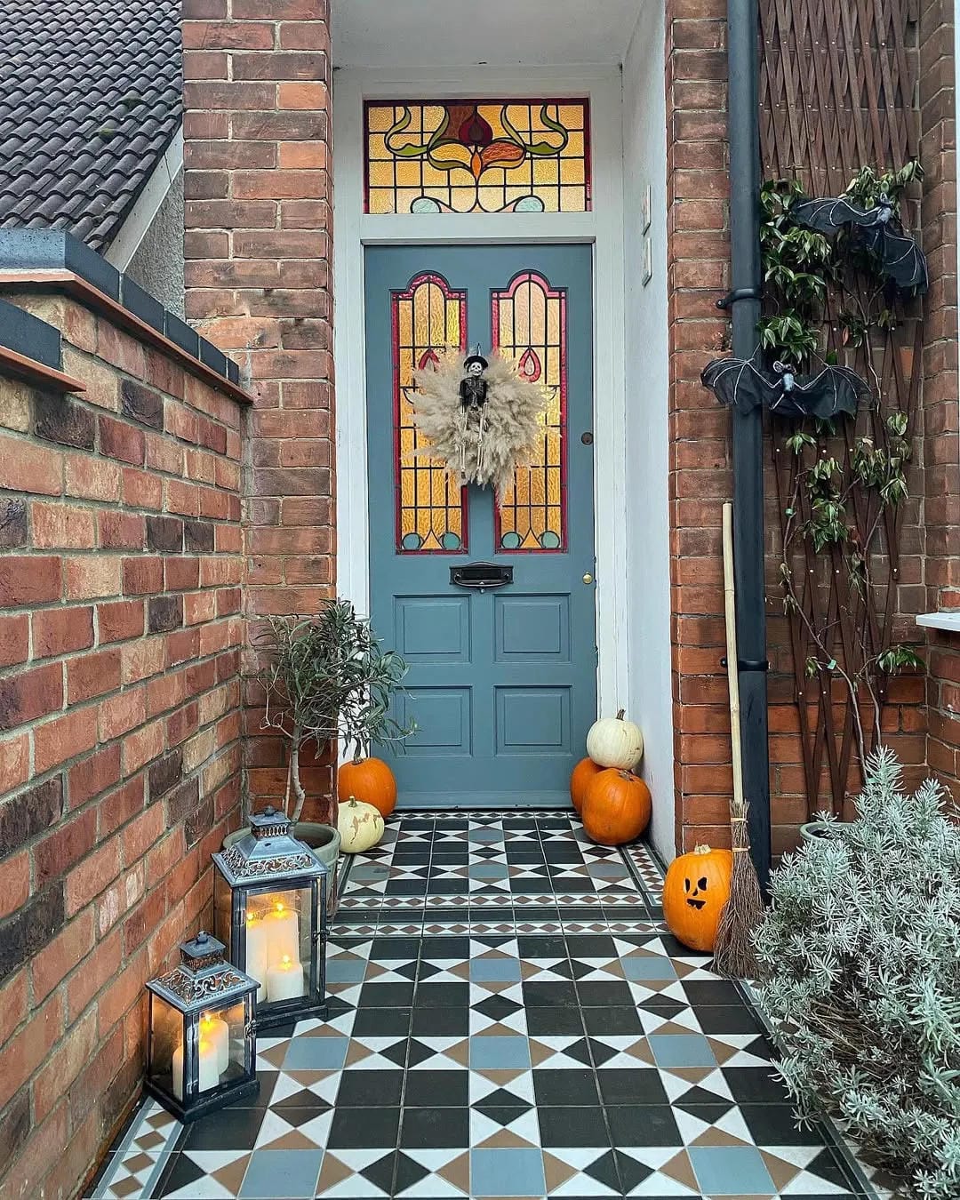 Romantic vintage Halloween decor
