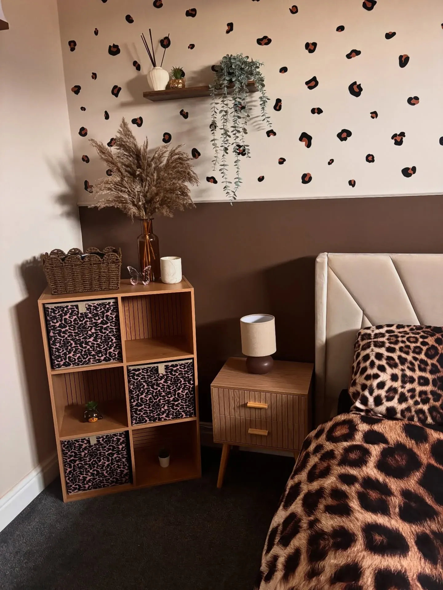 small leopard print bedroom ideas