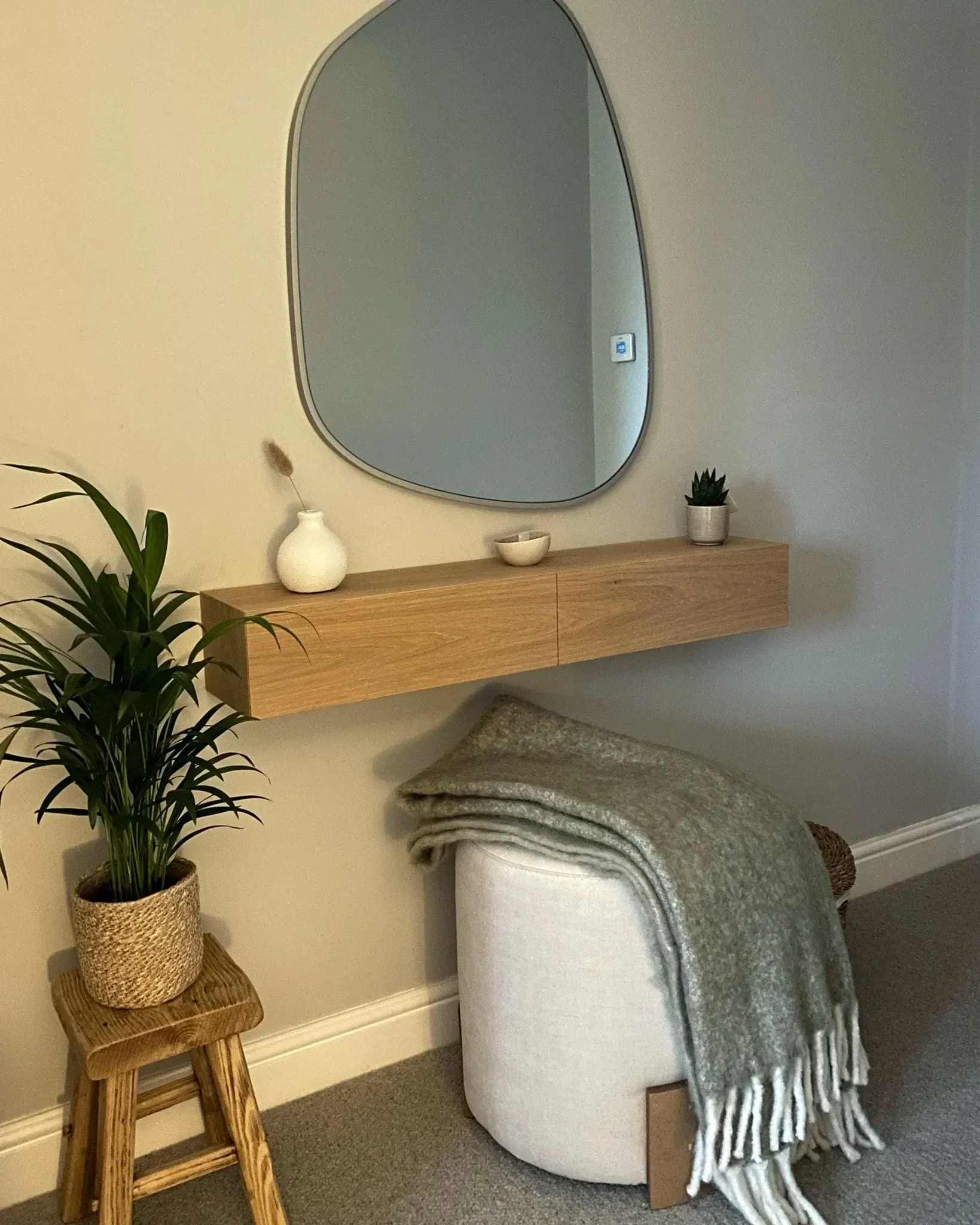 mudroom style entryway organization ideas for small spaces