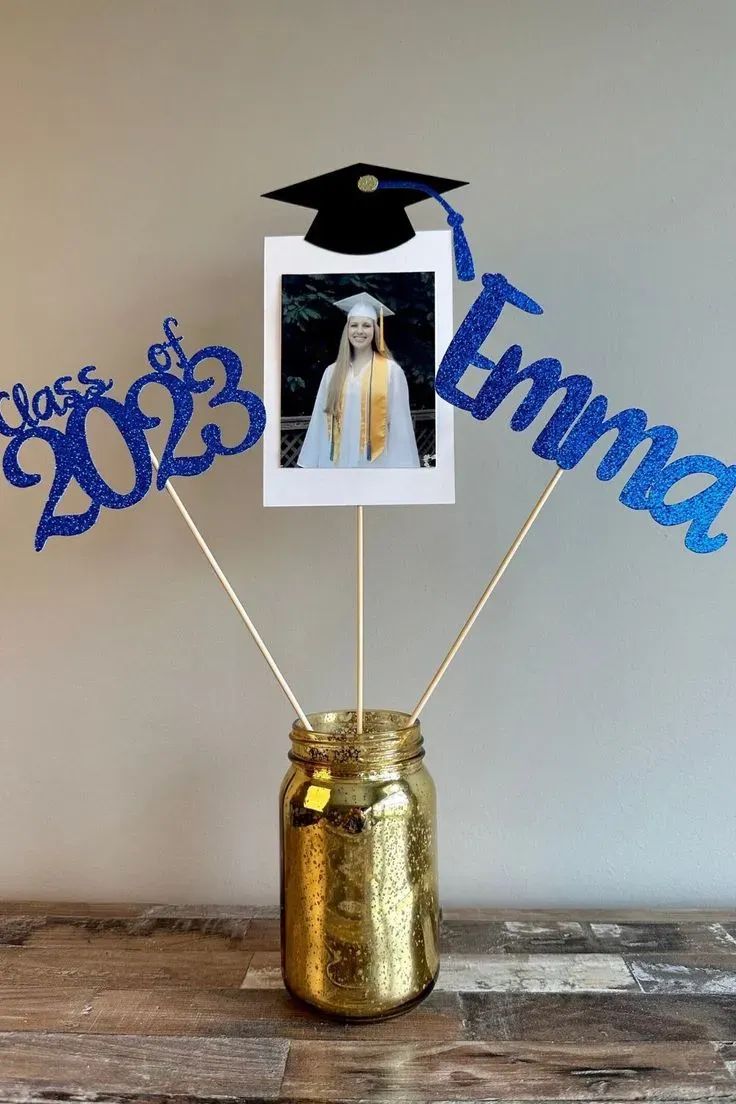 black and gold graduation centerpiece ideas