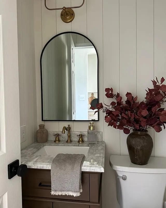 small bathroom vanity decor