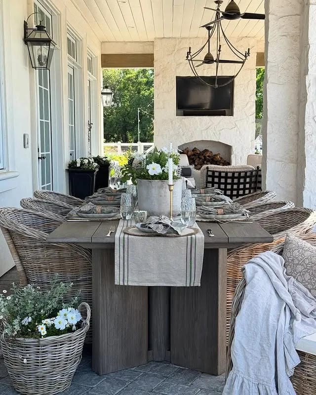 outdoor patio idea with seating rug