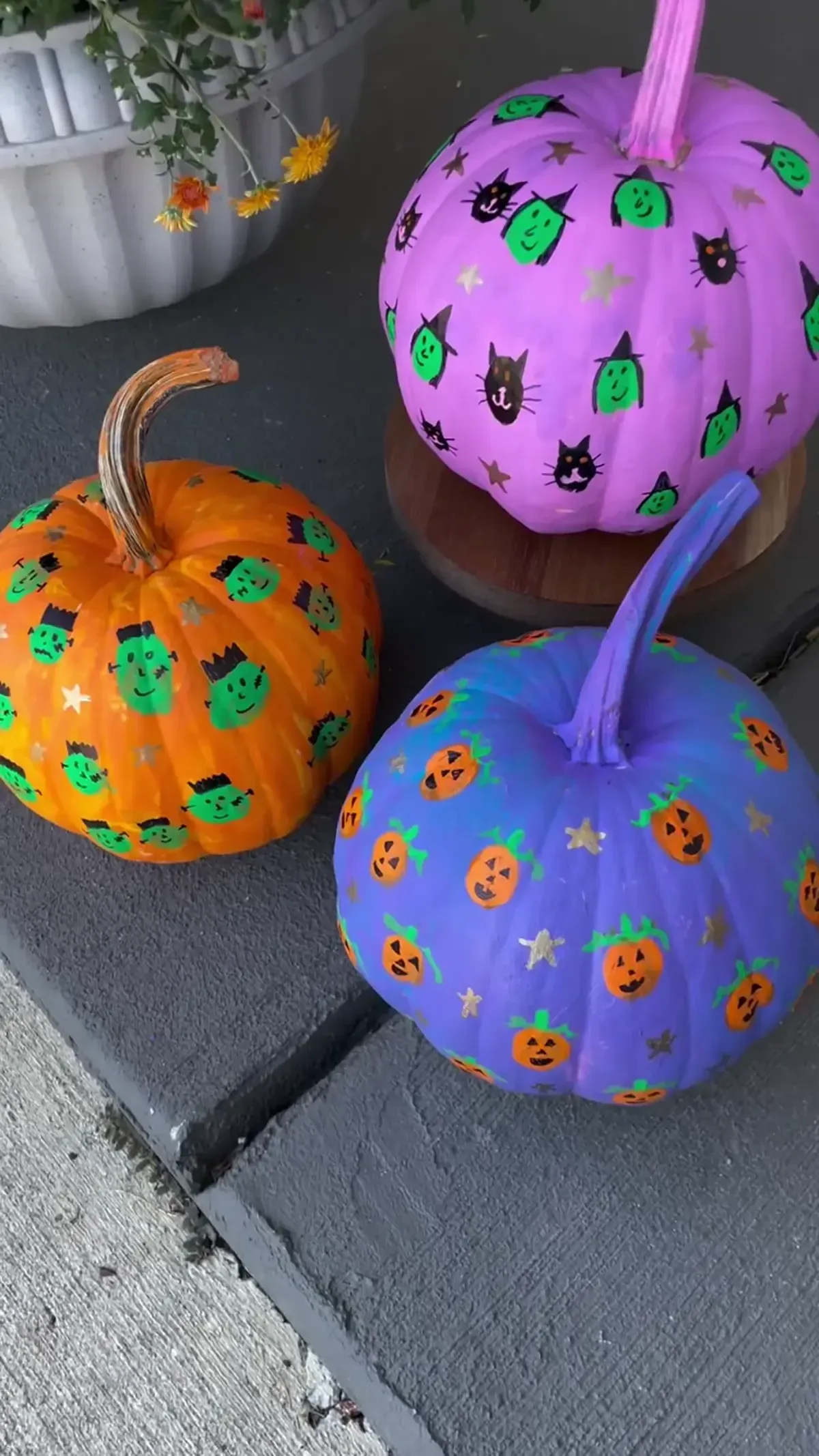 kid friendly pumpkin carving ideas with painted colorful pumpkins, bats, flowers, bright colors, and no carve Halloween decor