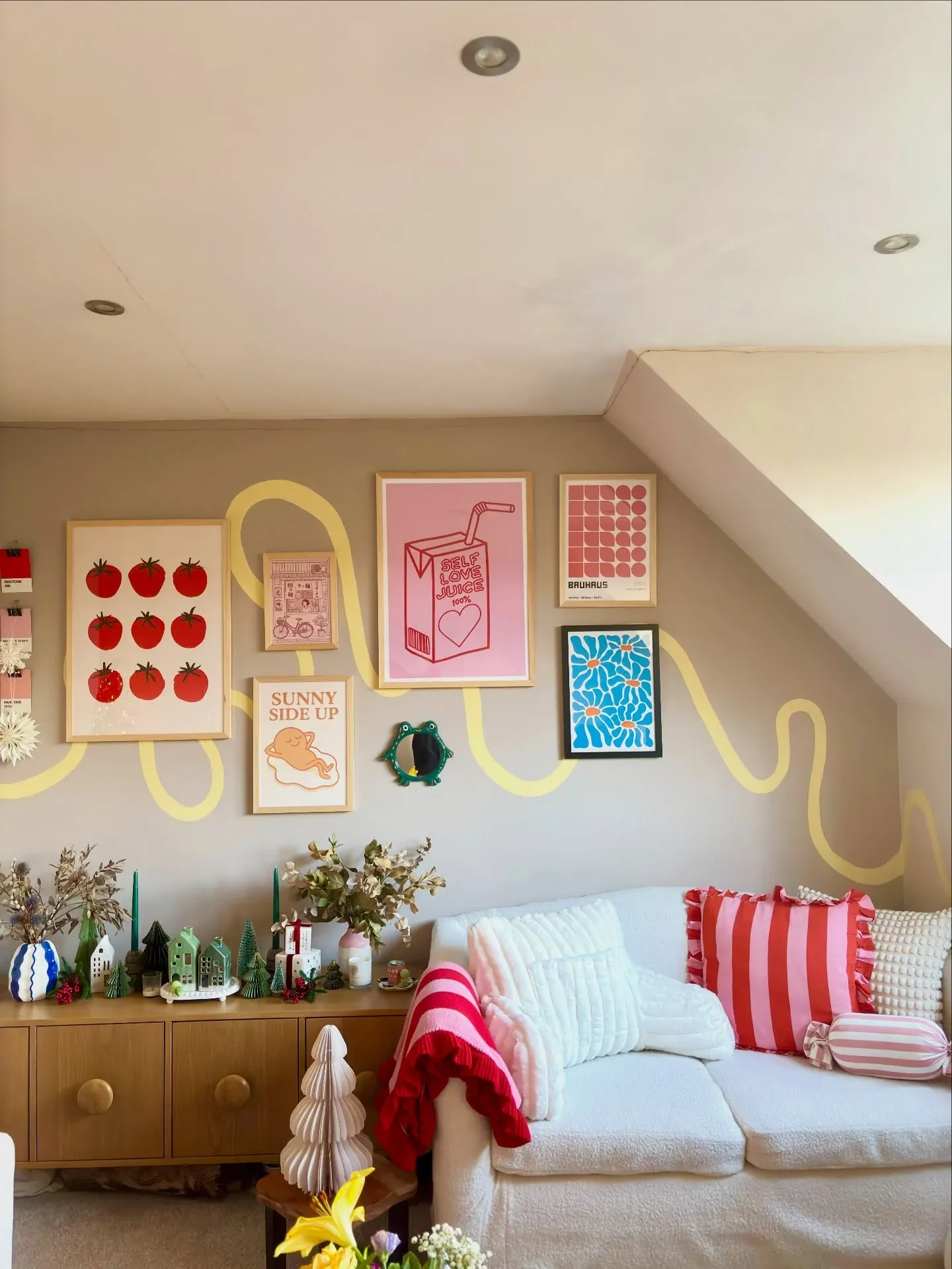 warm living room gallery wall ideas