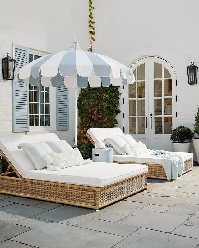 outdoor patio idea with planters