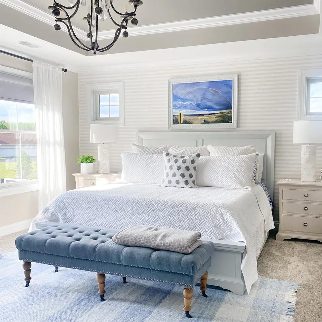 summer bedroom decor ideas with pair a blue bench with crisp white bedding