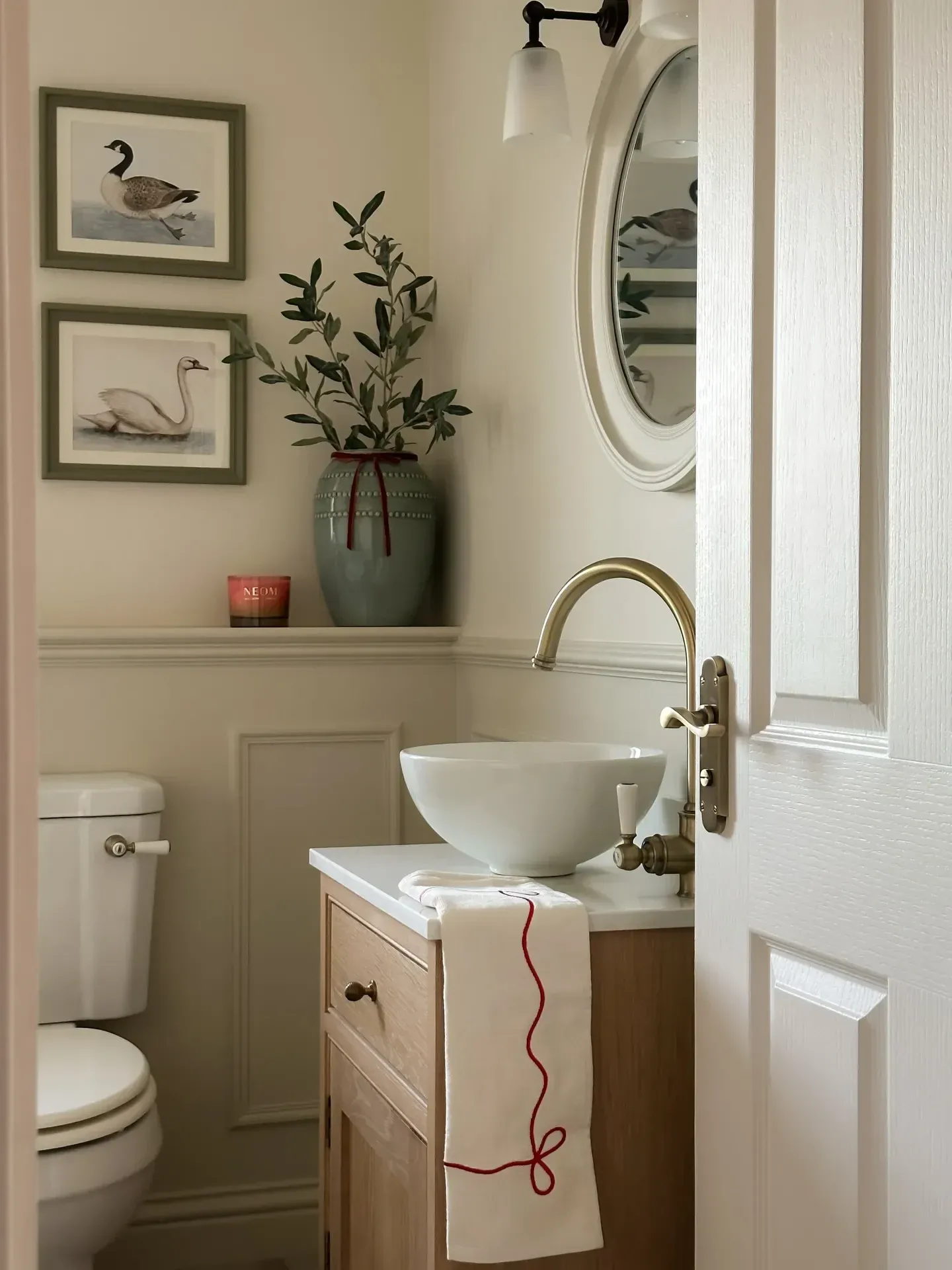 add bows bathroom christmas decor ideas
