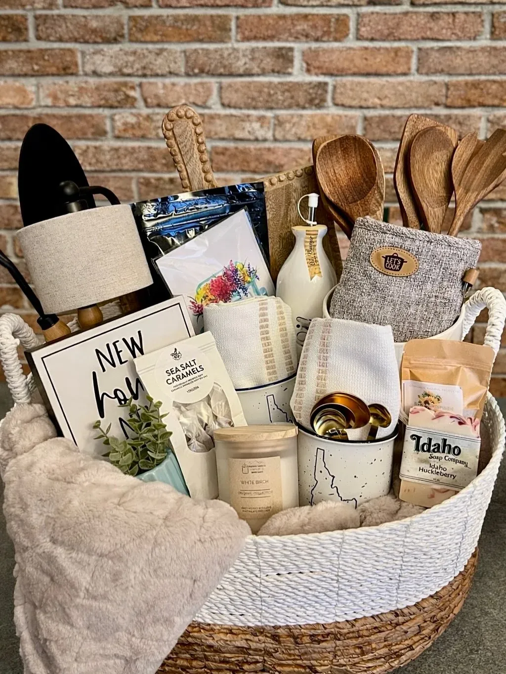 gift box housewarming gift basket ideas