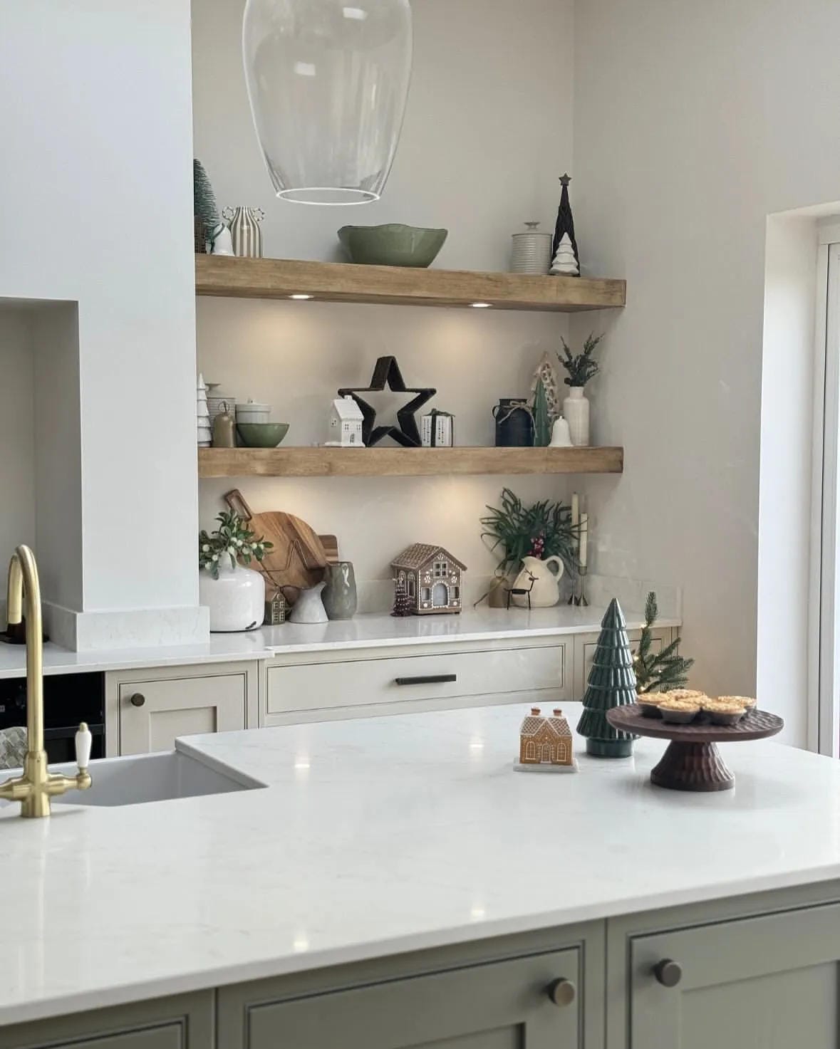 functional kitchen counter decor