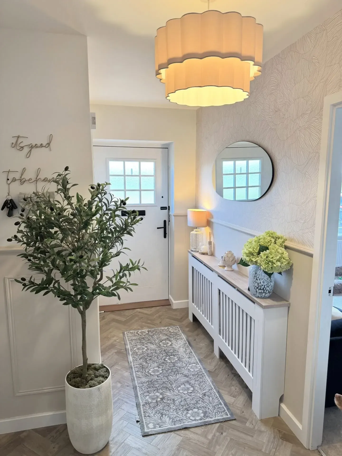 bright hallway decor ideas