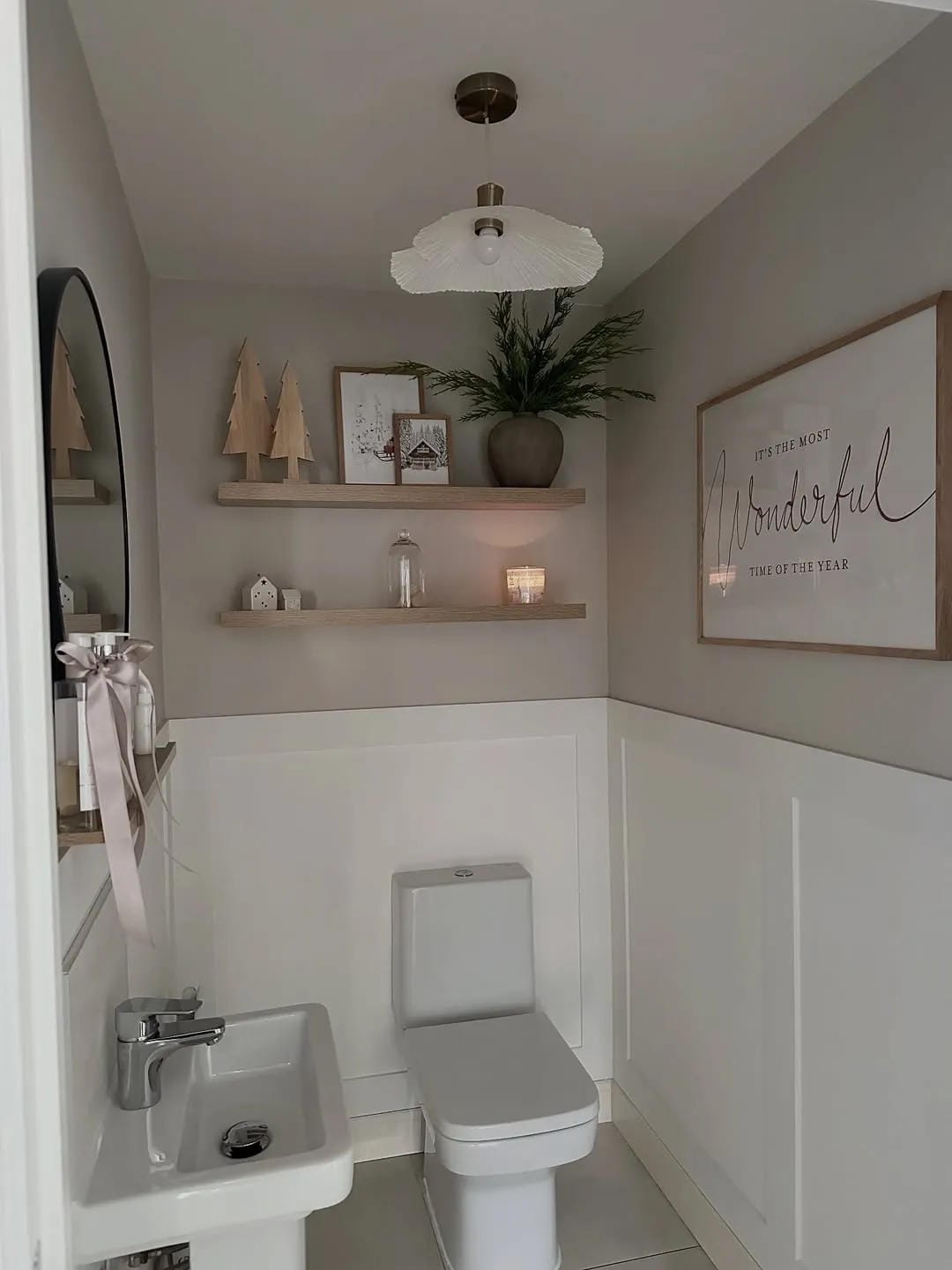 modern bathroom shelf decor