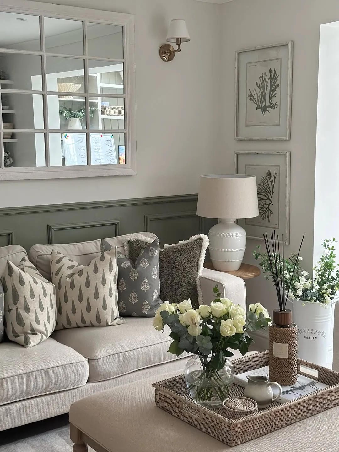 simple coffee table decor