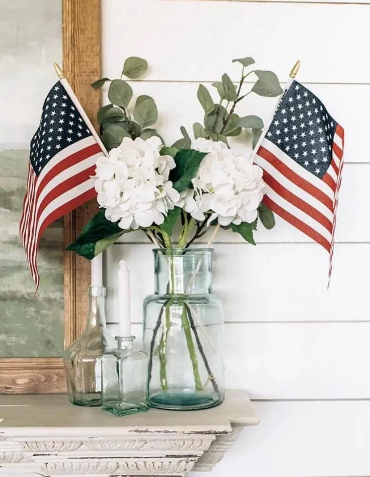 4th of July table decor ideas - repeat one detail down the whole table