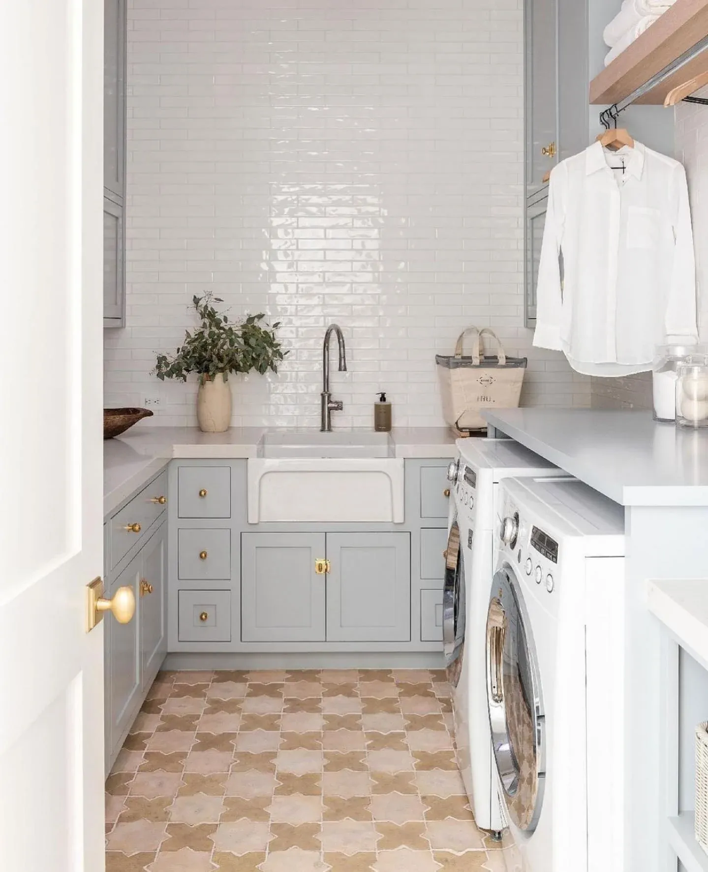 simple small narrow laundry room ideas