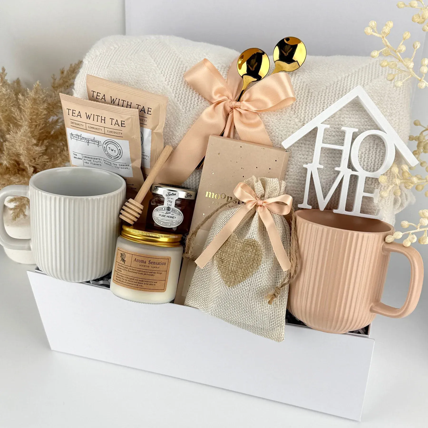 aesthetic housewarming gift basket ideas