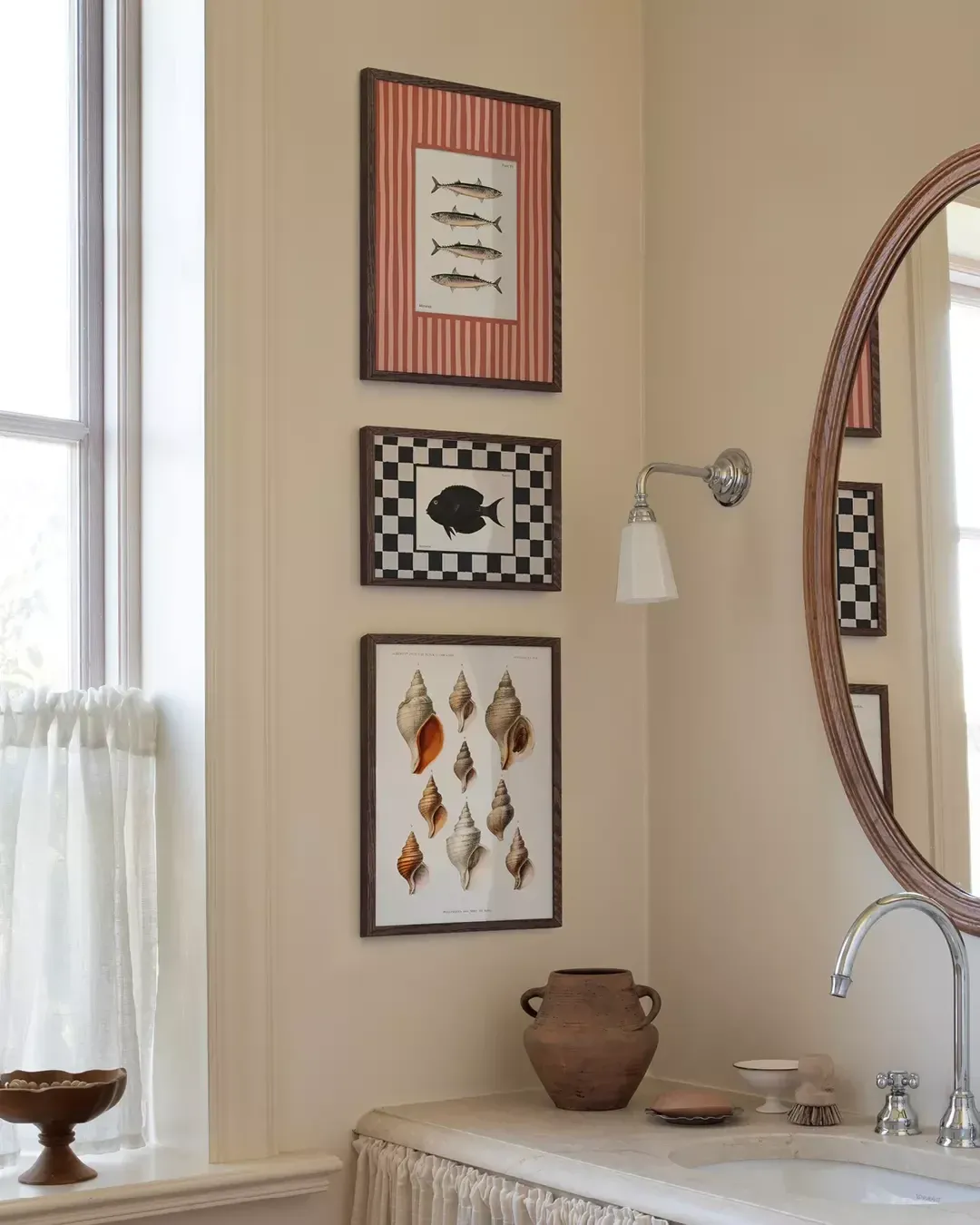 simple bathroom gallery wall ideas