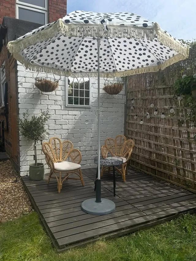 outdoor patio idea with bench