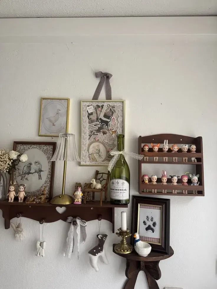 living room trinket shelf ideas