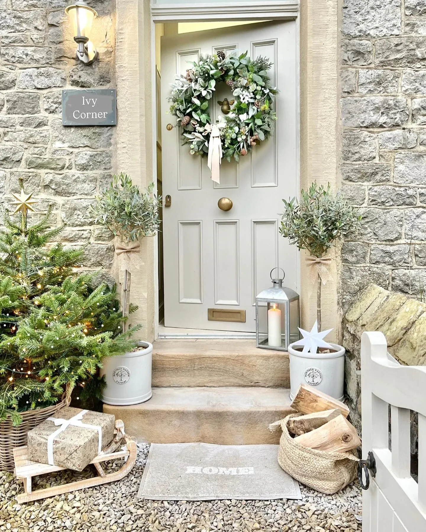 entryway neutral fall porch decor ideas