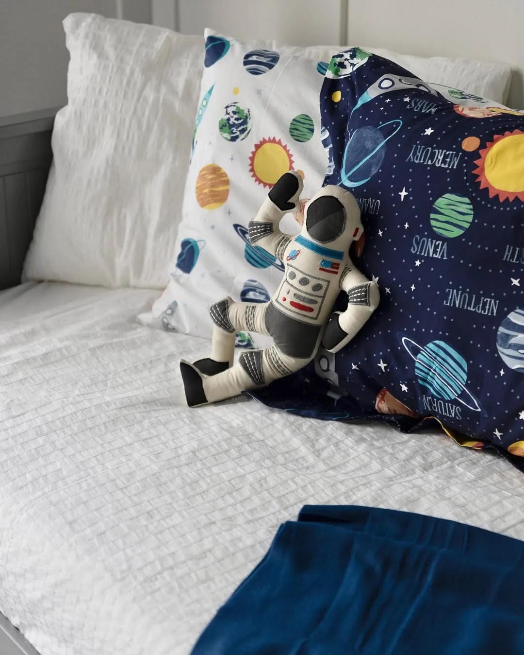 Kids outer space bedroom