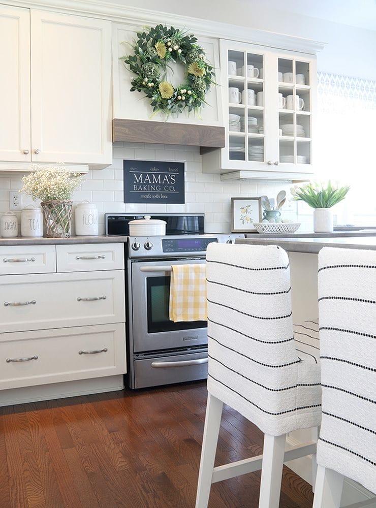 summer kitchen decor ideas with style a kitchen table with greenery