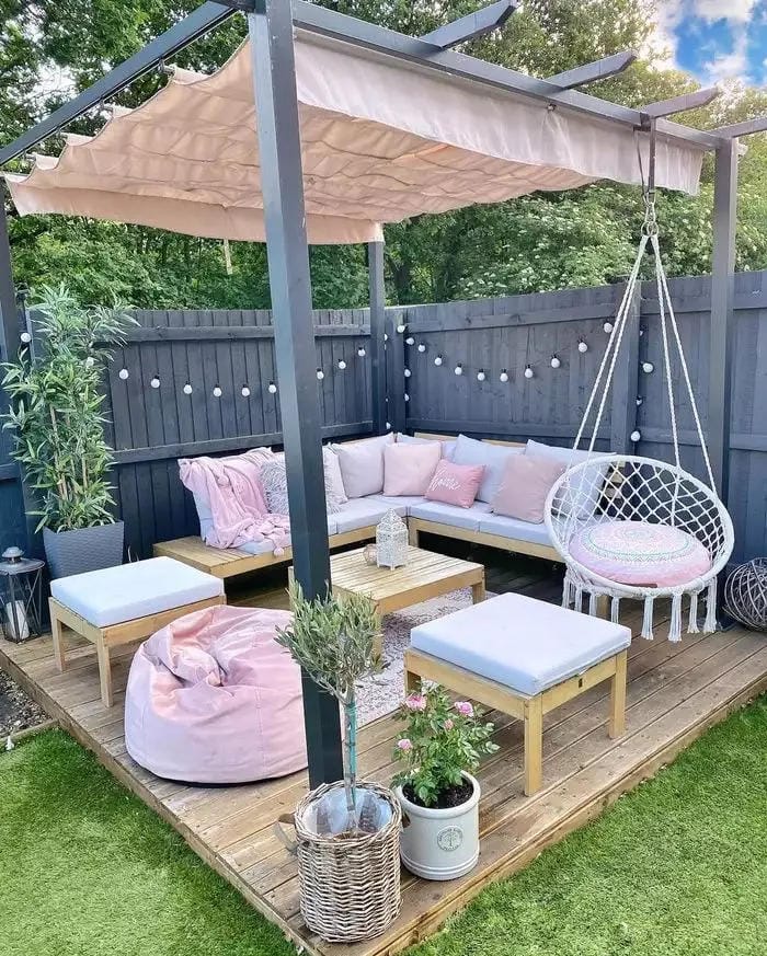 outdoor patio idea with lanterns
