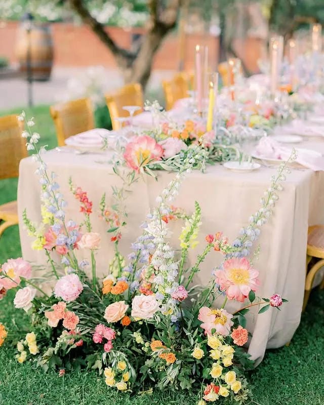 outdoor summer table decor with greenery